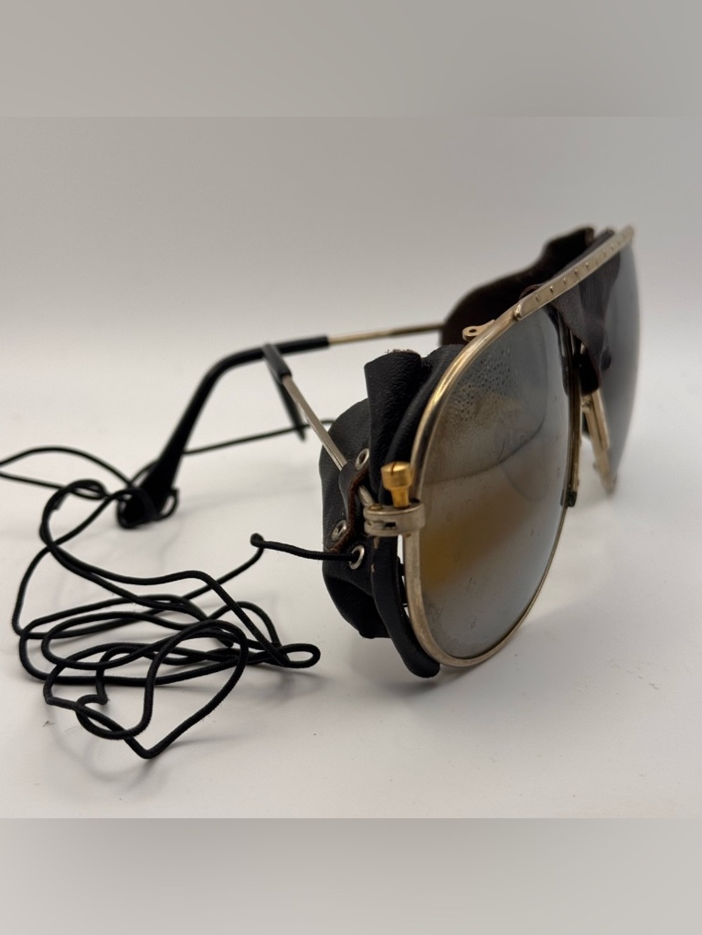 True Aviator 70s Shield Sunglasses - Gold Frame Brown Gradient Lenses Leather - Picture 6 of 15